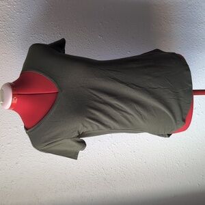 SO Women's Army Green Short Sleeve V neck Tee, Small